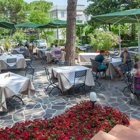 ホテル President 4*